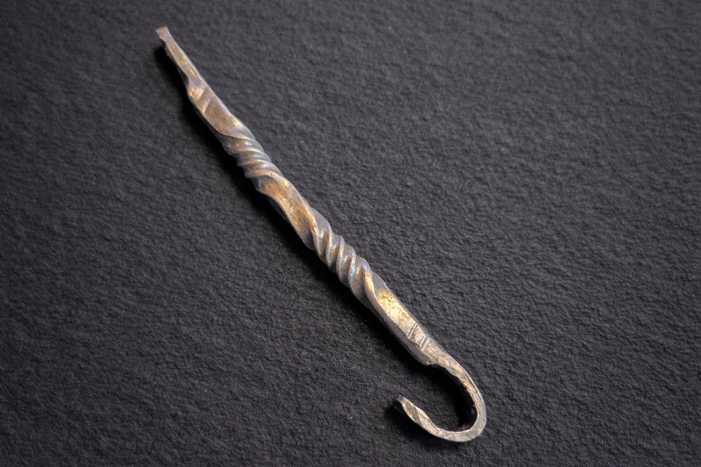 Reverse twist wall hook long
