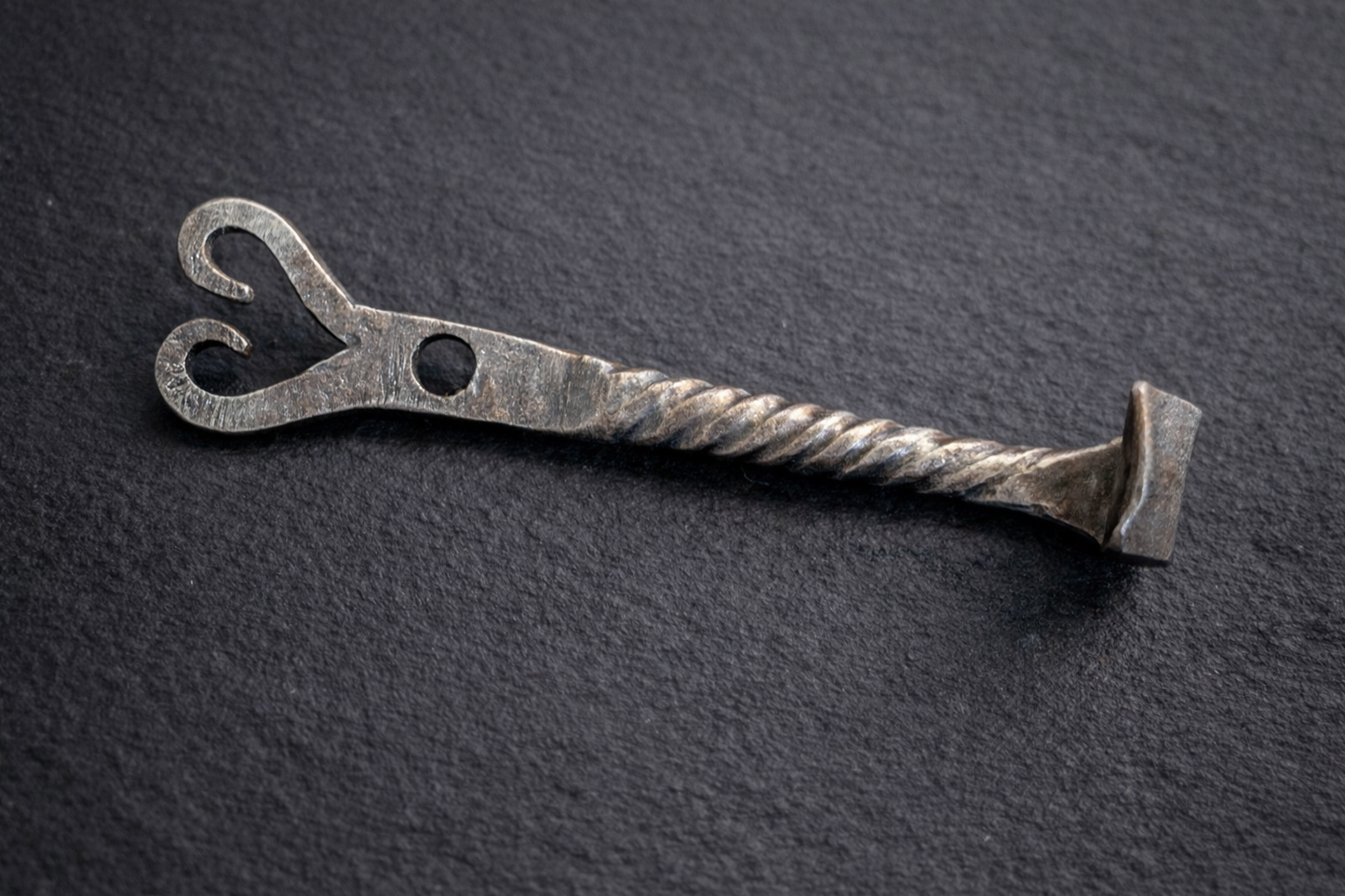 Small twisted heart hook