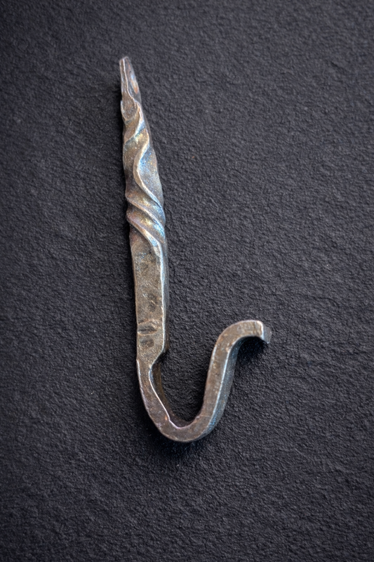 Reverse twist wall hook short