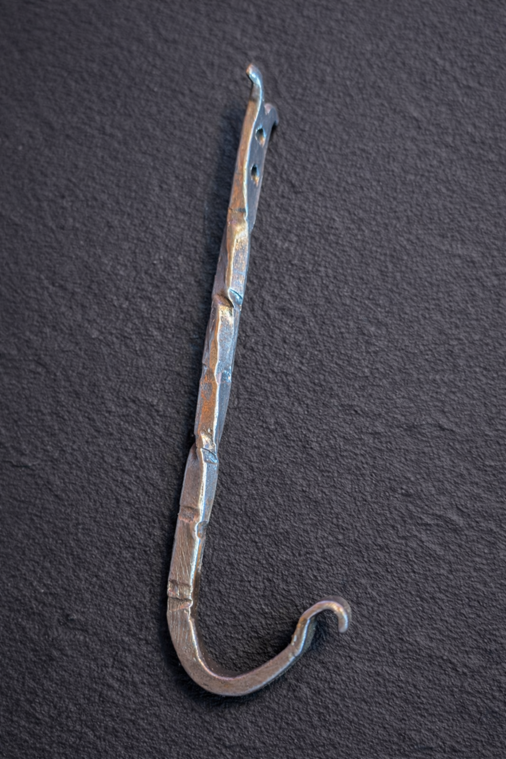 Cube twist wall hook long